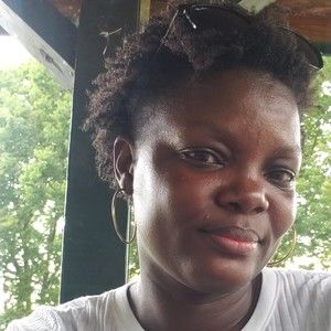 Meet your Posher, Nadia e s